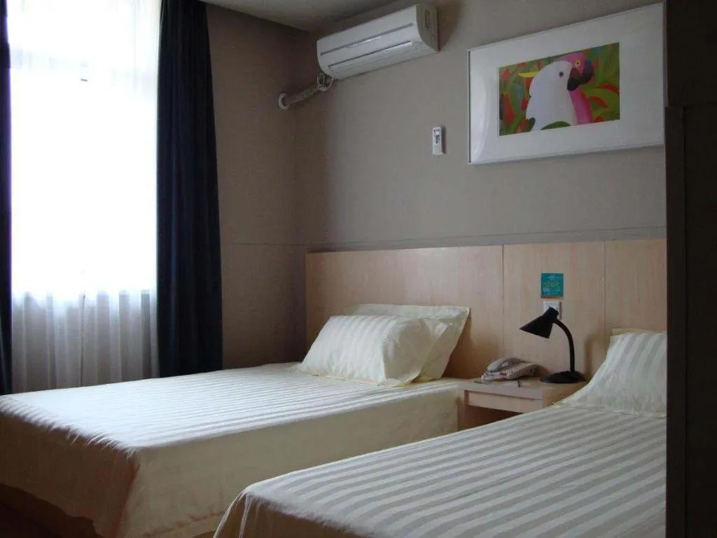 Bed in Jinjiang Inn Shenyang Northeastern University