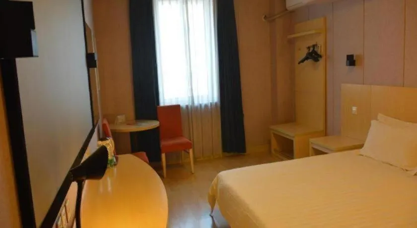 Bed in Jinjiang Inn Shenyang Northeastern University