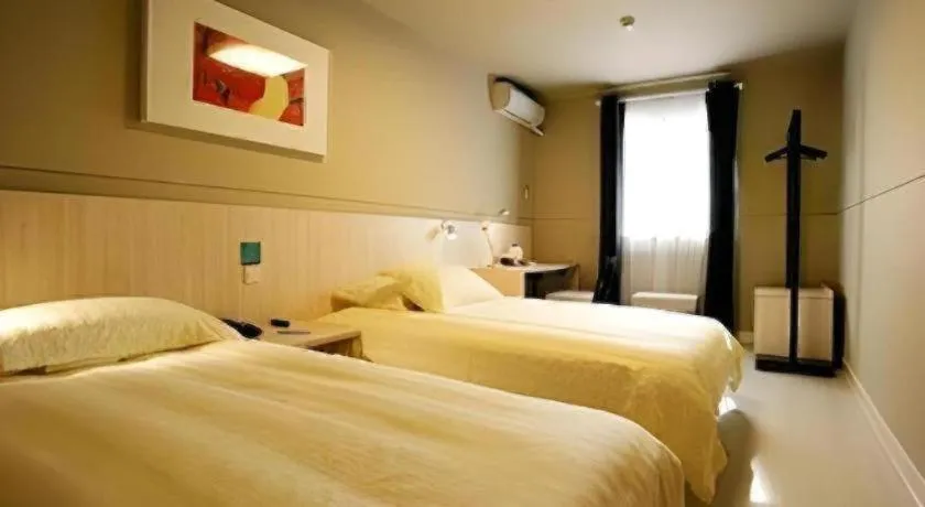 Bed in Jinjiang Inn Shenyang Northeastern University