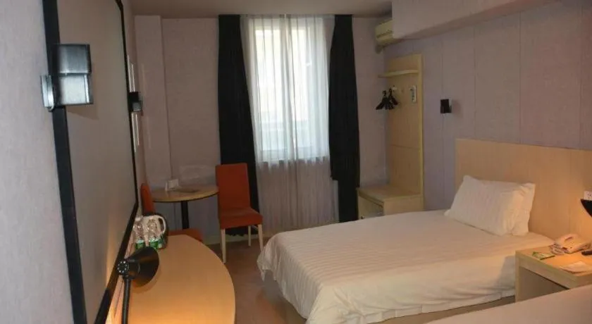 Bed in Jinjiang Inn Shenyang Northeastern University