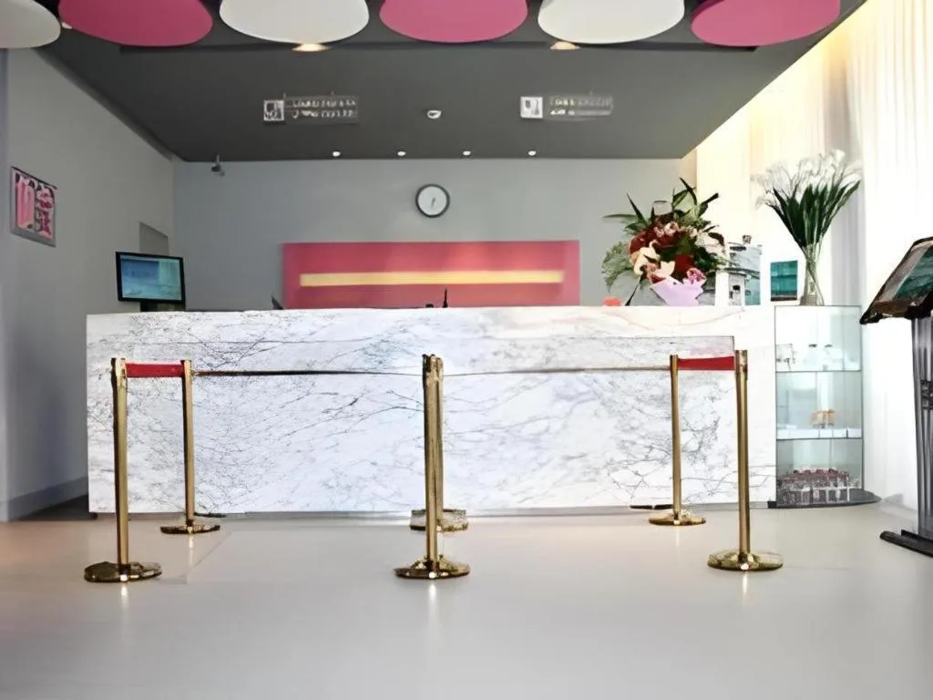 Jinjiang Inn Wuhan Wansongyuan Food Street Qushui Building