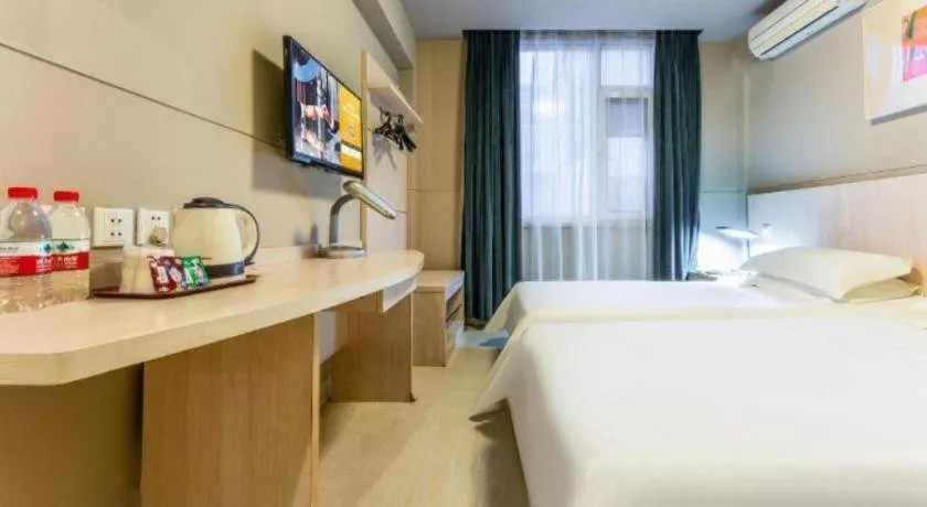 Bed in Jinjiang Inn Wuhan Wansongyuan Food Street Qushui Building