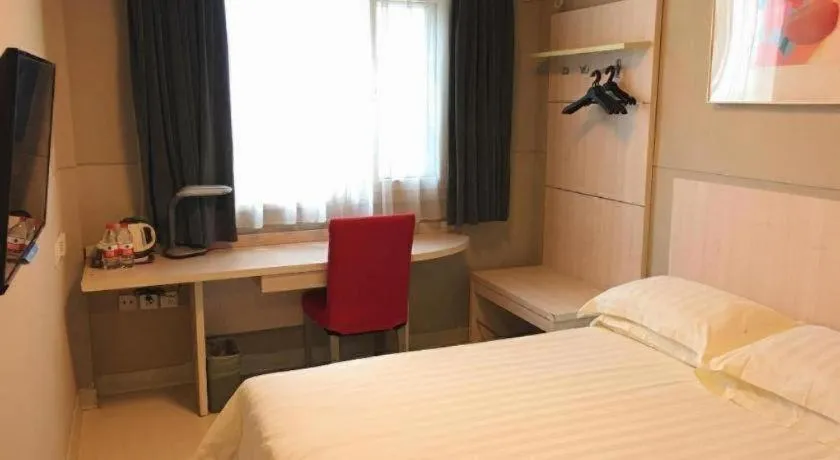 Bed in Jinjiang Inn Wuhan Wansongyuan Food Street Qushui Building