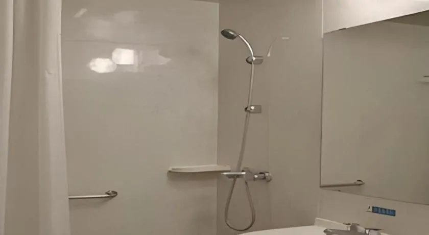 Jinjiang Inn Wuhan Wansongyuan Food Street Qushui Building