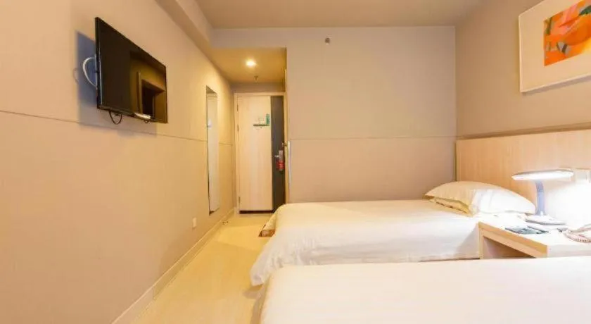 Bed in Jinjiang Inn Wuhan Wansongyuan Food Street Qushui Building