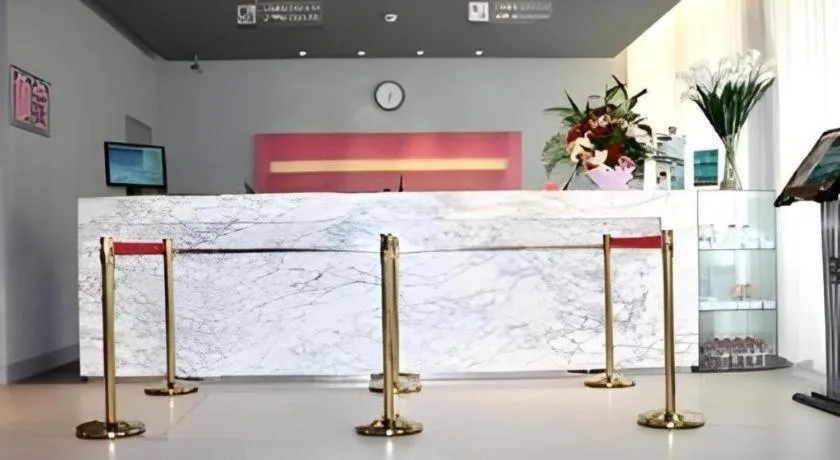 Jinjiang Inn Wuhan Wansongyuan Food Street Qushui Building