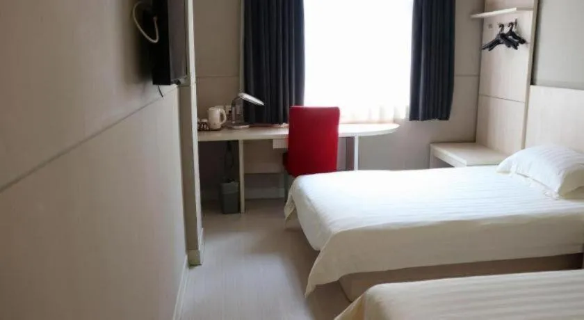 Bed in Jinjiang Inn Wuhan Wansongyuan Food Street Qushui Building