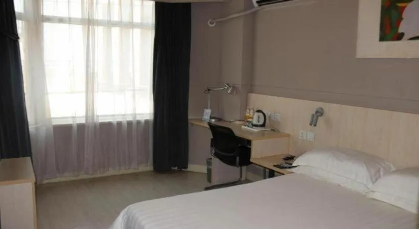 Bed in Jinjiang Inn Wuhan Wansongyuan Food Street Qushui Building