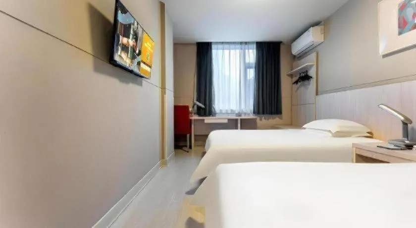 Bed in Jinjiang Inn Wuhan Wansongyuan Food Street Qushui Building