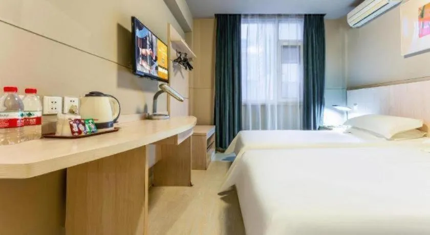 Bed in Jinjiang Inn Wuhan Wansongyuan Food Street Qushui Building