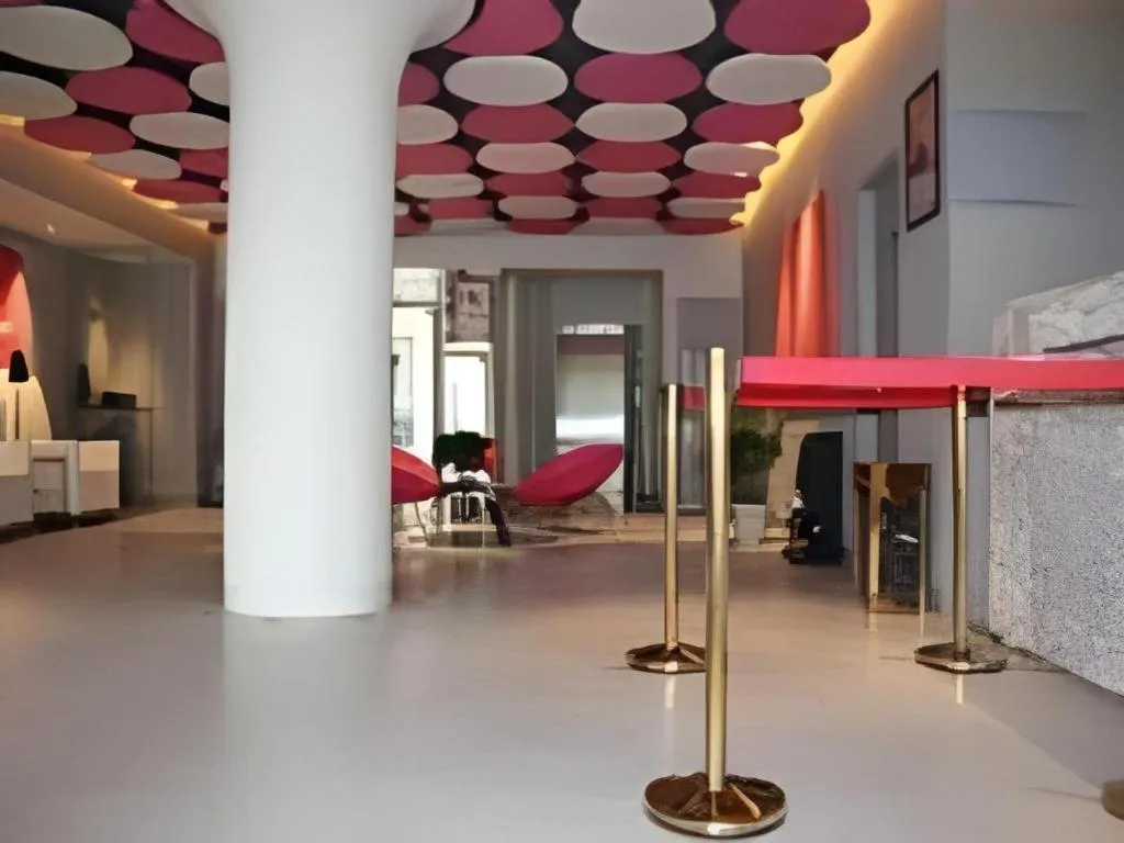 Jinjiang Inn Wuhan Wansongyuan Food Street Qushui Building