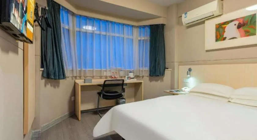 Bed in Jinjiang Inn Wuhan Wansongyuan Food Street Qushui Building