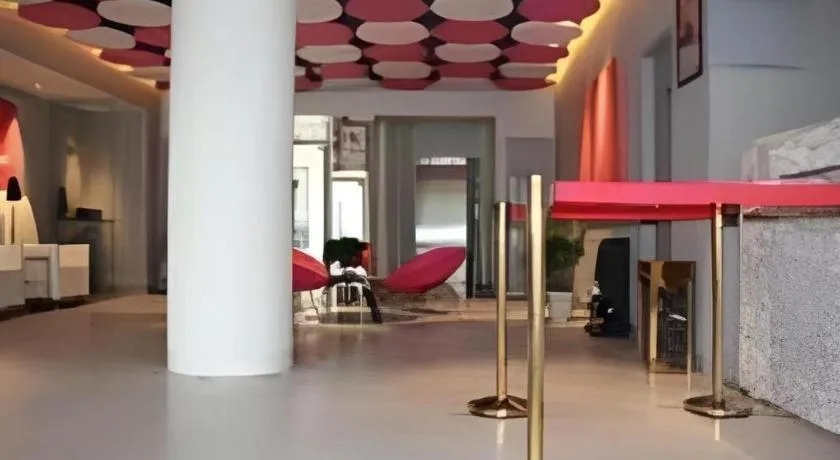 Jinjiang Inn Wuhan Wansongyuan Food Street Qushui Building