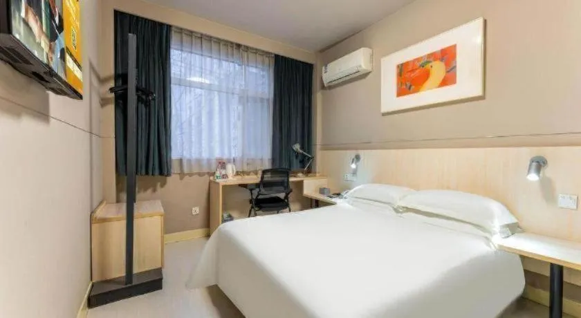 Bed in Jinjiang Inn Wuhan Wansongyuan Food Street Qushui Building