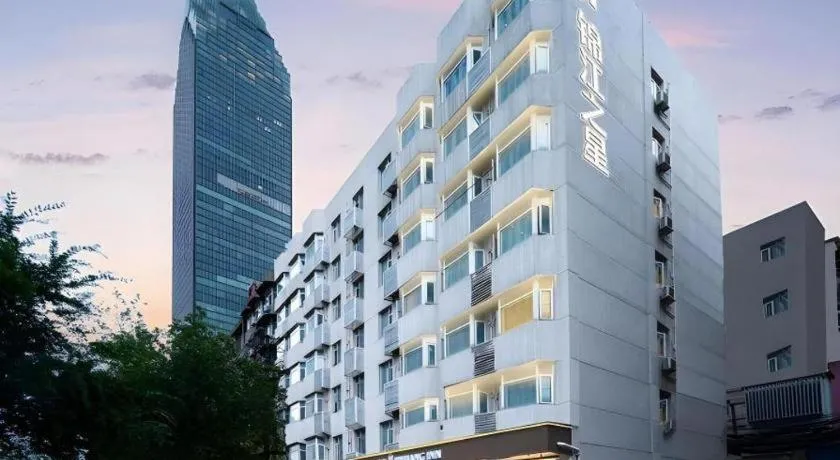 Jinjiang Inn Wuhan Wansongyuan Food Street Qushui Building
