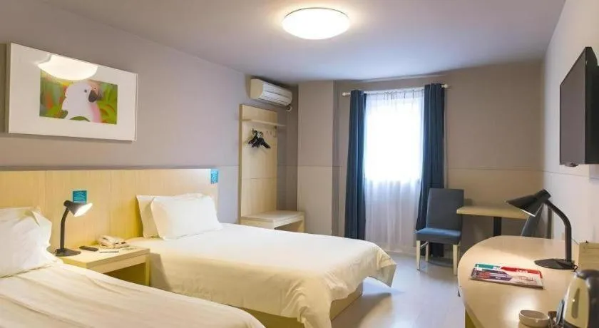 Bed in Jinjiang Inn Wuhan Wansongyuan Food Street Qushui Building