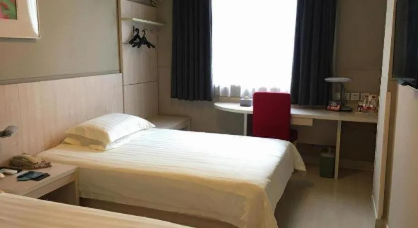 Bed in Jinjiang Inn Wuhan Wansongyuan Food Street Qushui Building