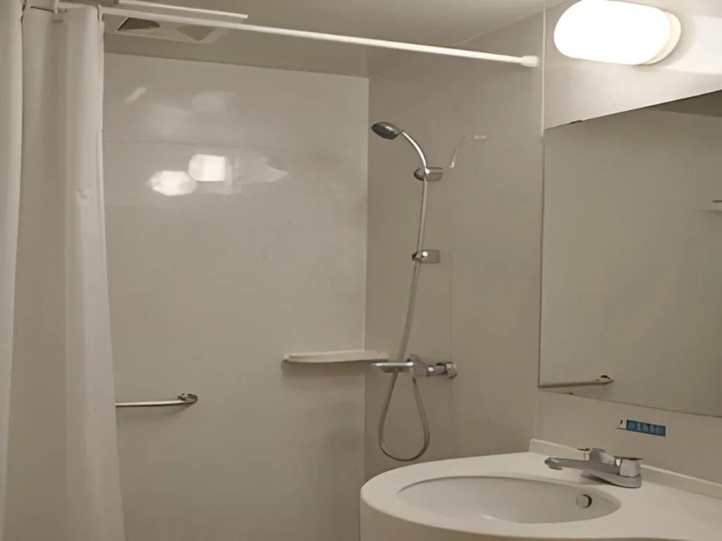 Jinjiang Inn Wuhan Wansongyuan Food Street Qushui Building