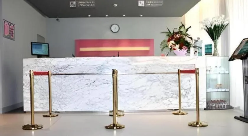 Jinjiang Inn Wuhan Wansongyuan Food Street Qushui Building