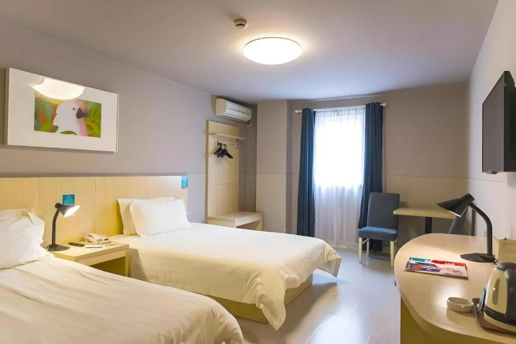 Bed in Jinjiang Inn Wuhan Wansongyuan Food Street Qushui Building