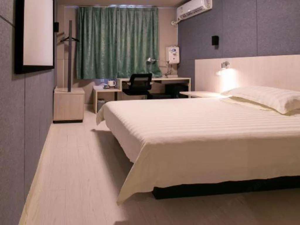 Bed in Jinjiang Inn Nanjing South Railway Station