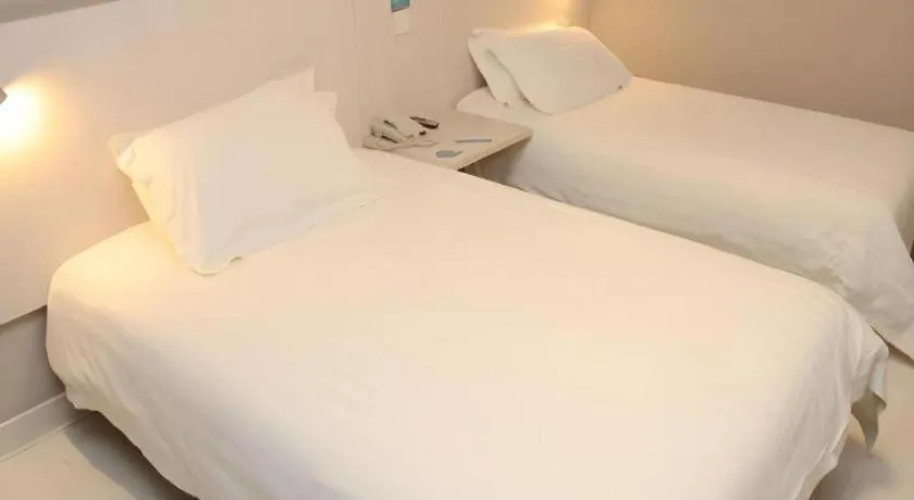 Bed in Jinjiang Inn Nanjing South Railway Station