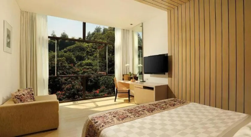 Bed in Padma Hotel Bandung