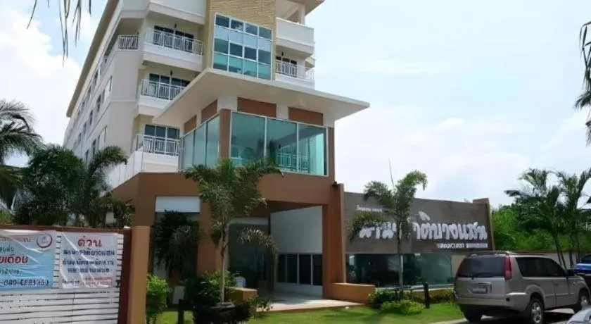 Nana Chat Bangsaen Hotel