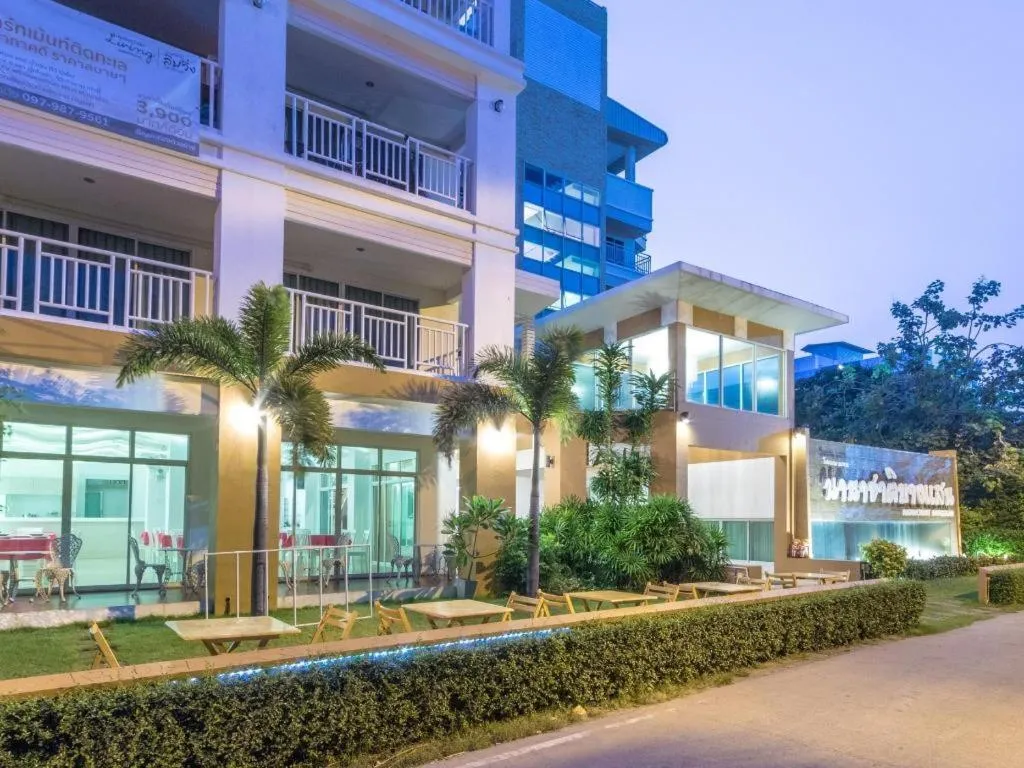 Nana Chat Bangsaen Hotel