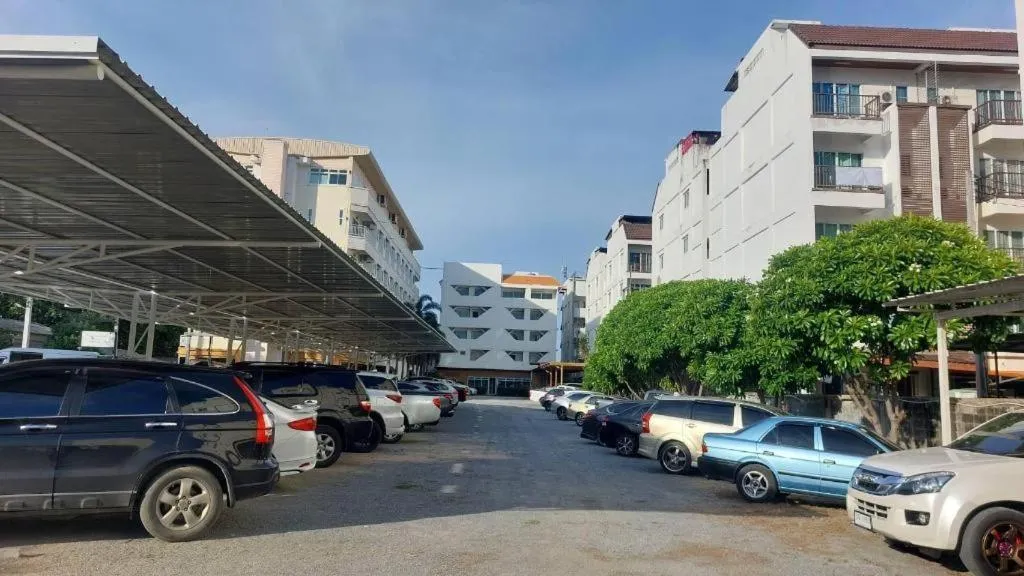 Nana Chat Bangsaen Hotel