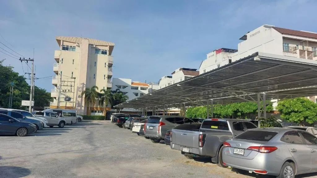 Nana Chat Bangsaen Hotel