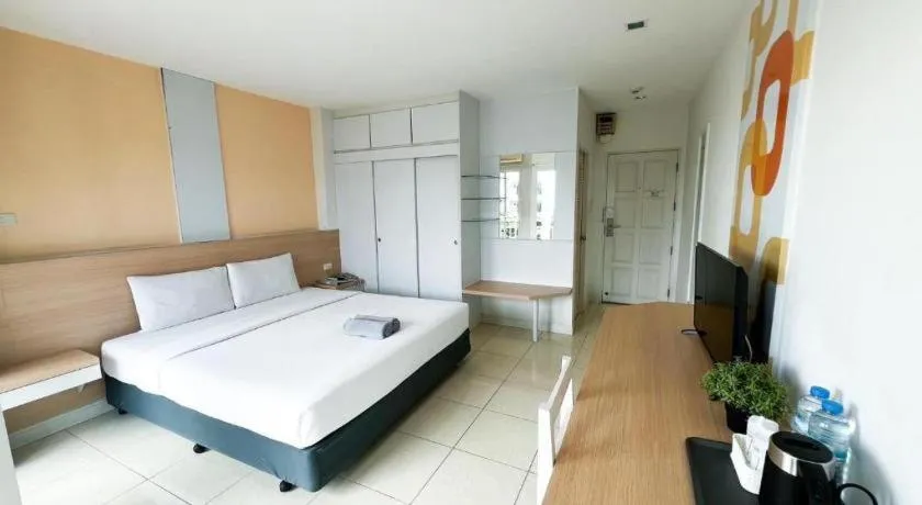 Bed in Nana Chat Bangsaen Hotel