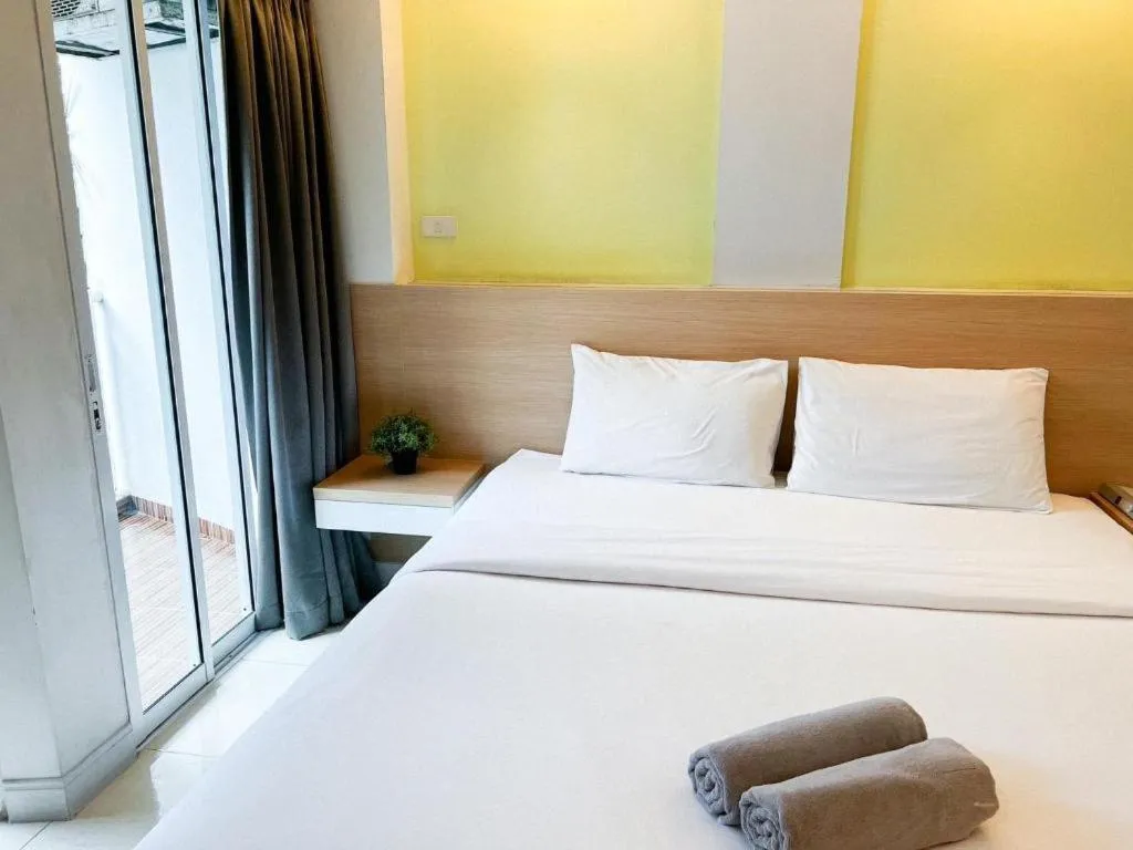 Bed in Nana Chat Bangsaen Hotel