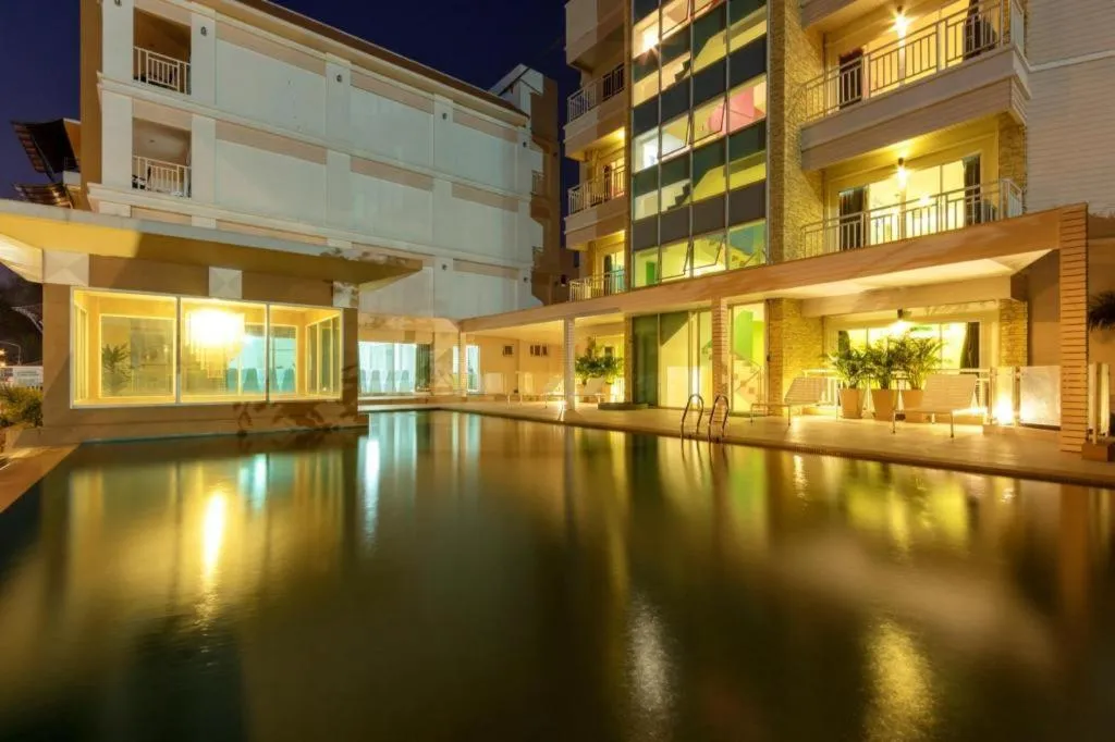 Nana Chat Bangsaen Hotel