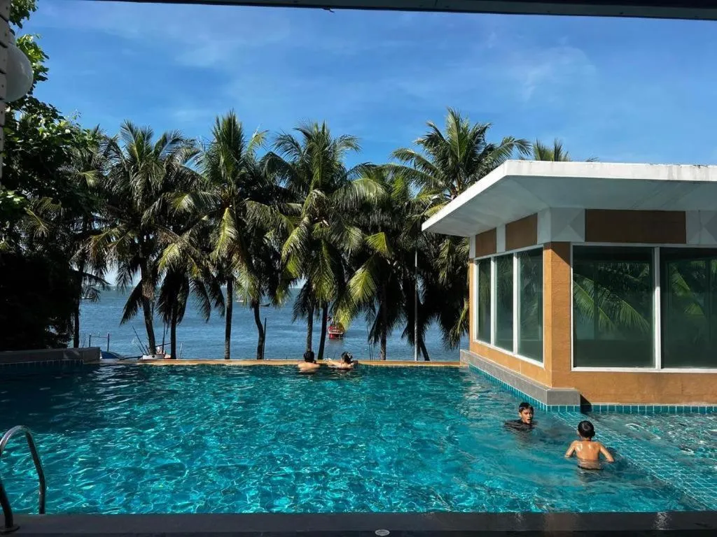 Nana Chat Bangsaen Hotel