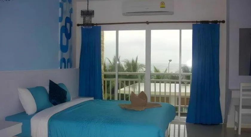 Bed in Nana Chat Bangsaen Hotel