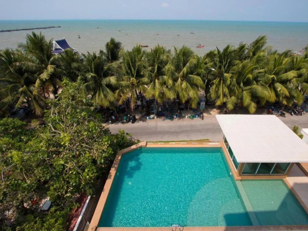 Nana Chat Bangsaen Hotel