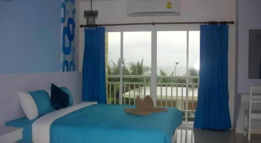 Bed in Nana Chat Bangsaen Hotel