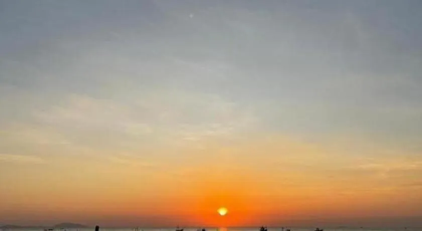 Nana Chat Bangsaen Hotel