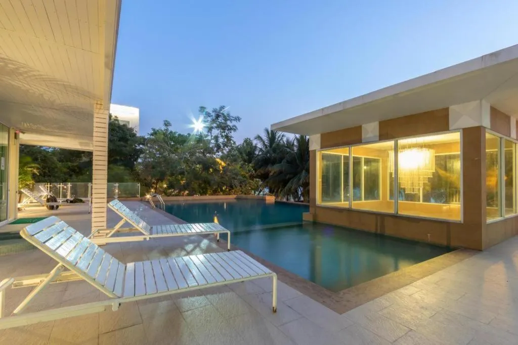 Nana Chat Bangsaen Hotel