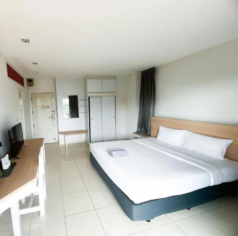 Bed in Nana Chat Bangsaen Hotel