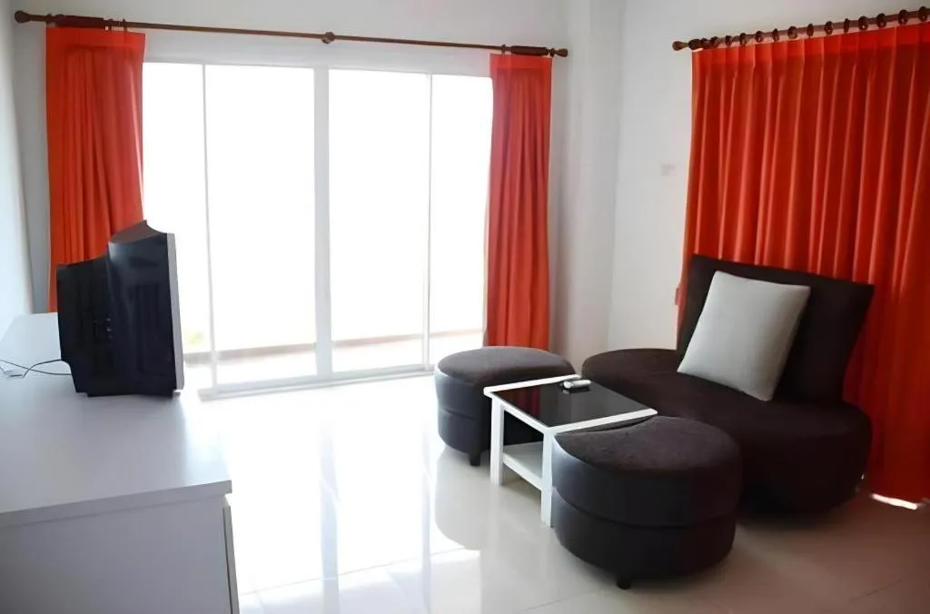 Nana Chat Bangsaen Hotel