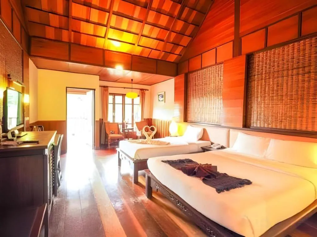 Bed in River Kwai Village Hotel