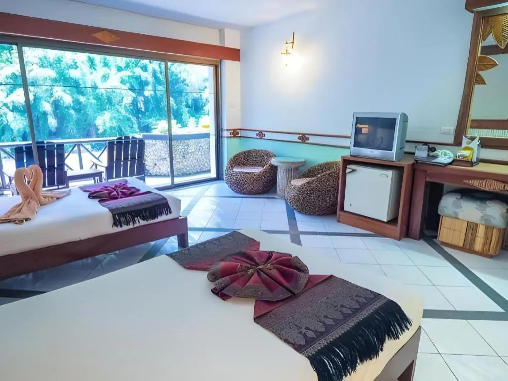 Bed in River Kwai Village Hotel