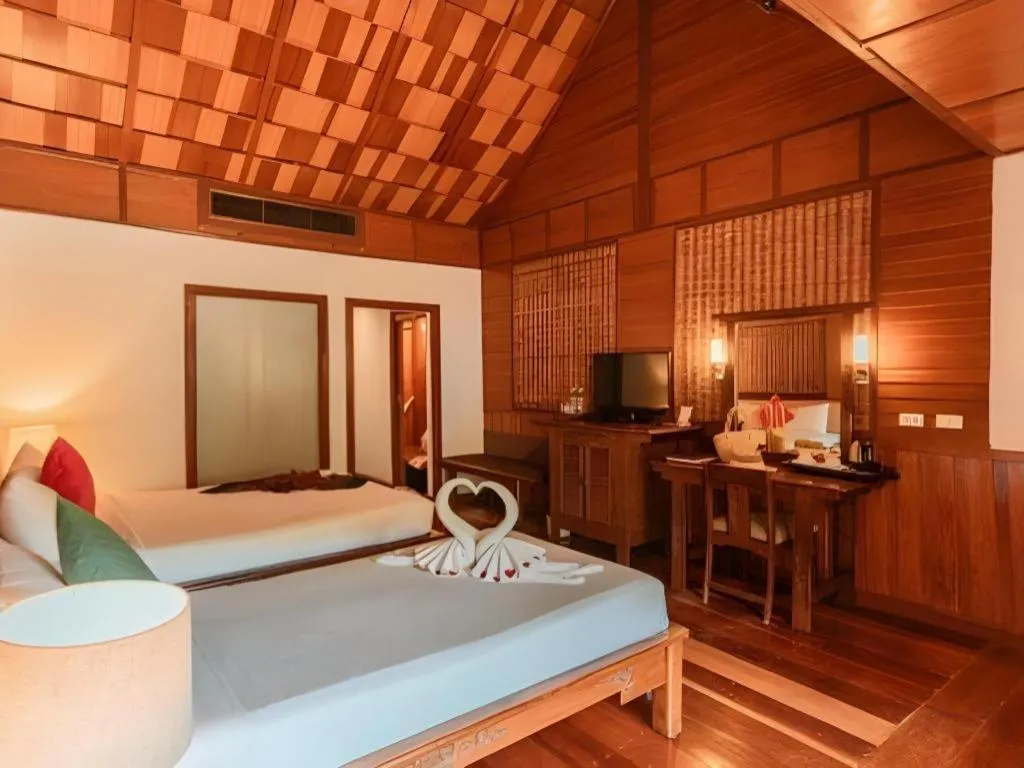 Bed in River Kwai Village Hotel