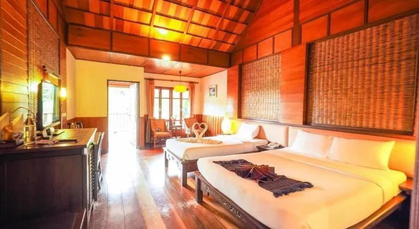 Bed in River Kwai Village Hotel