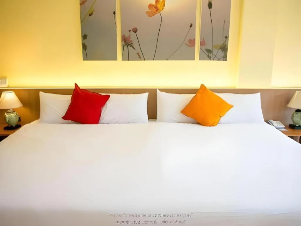 Bed in River Kwai Village Hotel