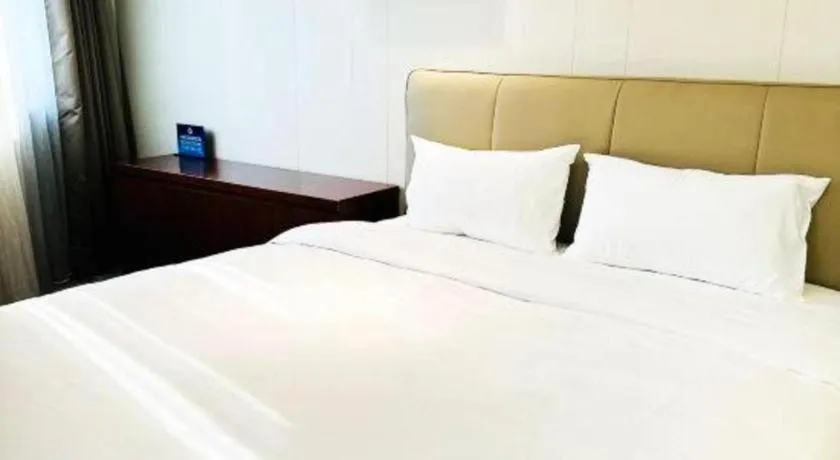 Bed in Grand Skylight Catic Hotel