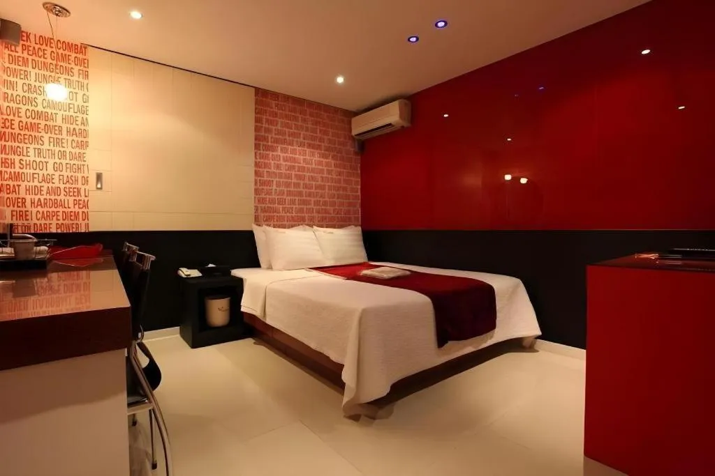 Bed in Fox Hotel