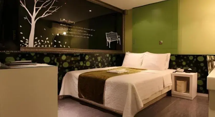 Bed in Fox Hotel Bed in Fox Hotel